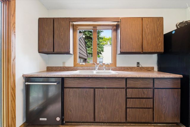 5625 Hillsview Road, Brooklyn Center, MN 55430