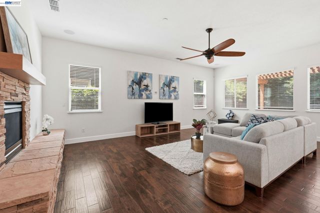 2359 Happy Valley Ln, Manteca, CA 95336