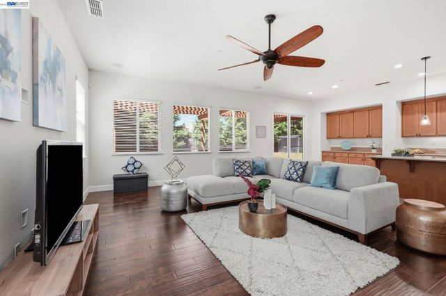 2359 Happy Valley Ln, Manteca, CA 95336