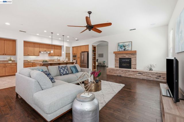 2359 Happy Valley Ln, Manteca, CA 95336