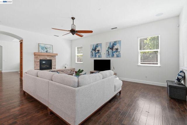 2359 Happy Valley Ln, Manteca, CA 95336
