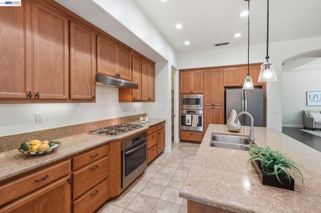 2359 Happy Valley Ln, Manteca, CA 95336