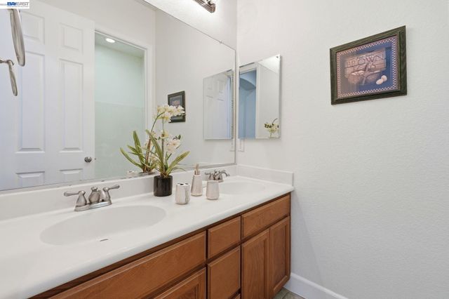 2359 Happy Valley Ln, Manteca, CA 95336