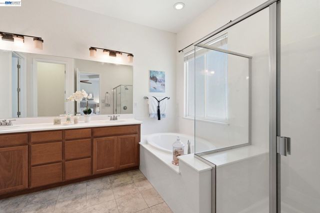 2359 Happy Valley Ln, Manteca, CA 95336