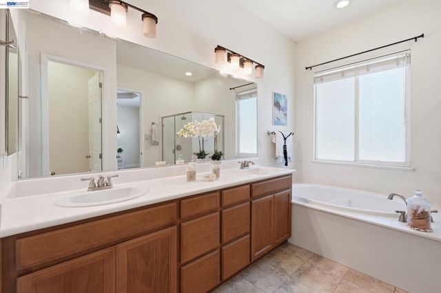 2359 Happy Valley Ln, Manteca, CA 95336