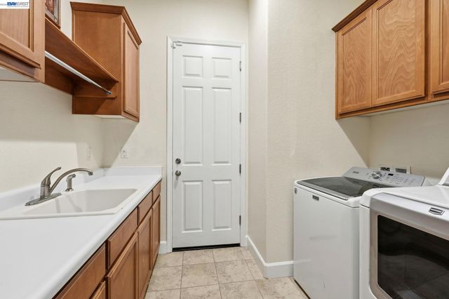 2359 Happy Valley Ln, Manteca, CA 95336