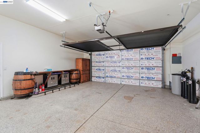 2359 Happy Valley Ln, Manteca, CA 95336