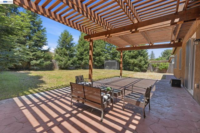 2359 Happy Valley Ln, Manteca, CA 95336