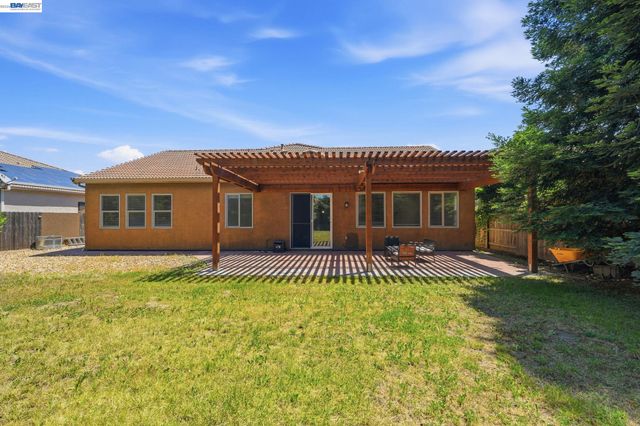 2359 Happy Valley Ln, Manteca, CA 95336