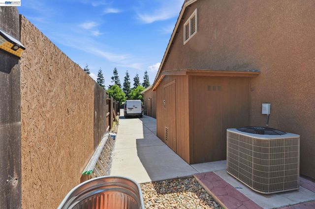 2359 Happy Valley Ln, Manteca, CA 95336
