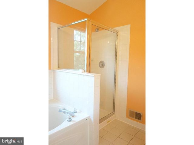 162 SHREWSBURY CT, Pennington, NJ 08534