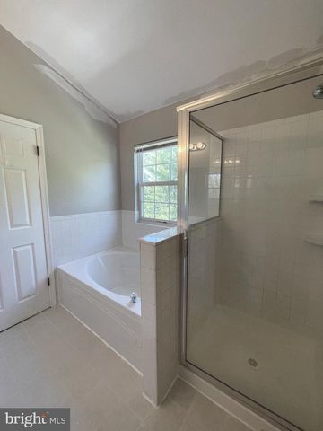 162 SHREWSBURY CT, Pennington, NJ 08534