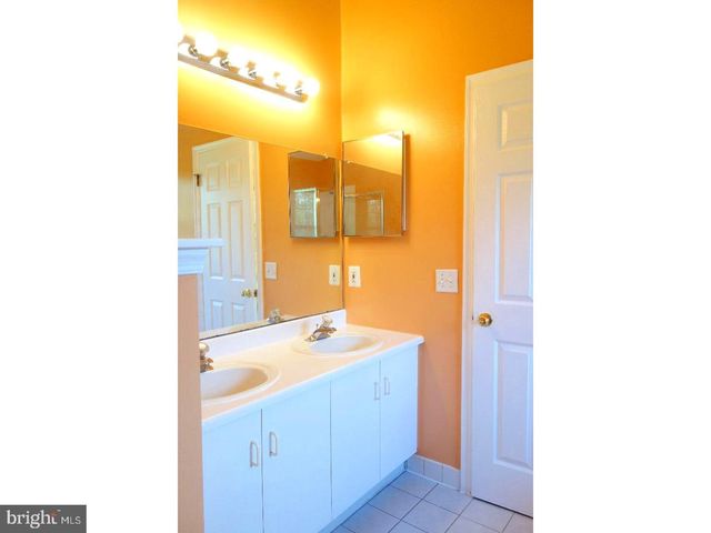 162 SHREWSBURY CT, Pennington, NJ 08534