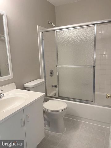 162 SHREWSBURY CT, Pennington, NJ 08534