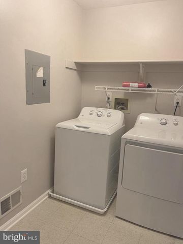 162 SHREWSBURY CT, Pennington, NJ 08534