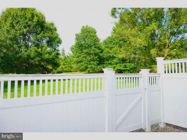162 SHREWSBURY CT, Pennington, NJ 08534