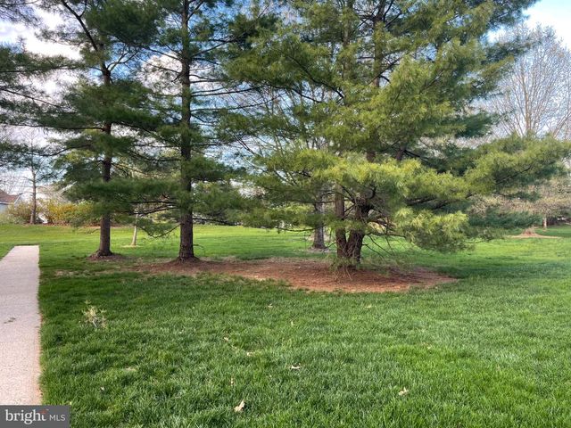 162 SHREWSBURY CT, Pennington, NJ 08534