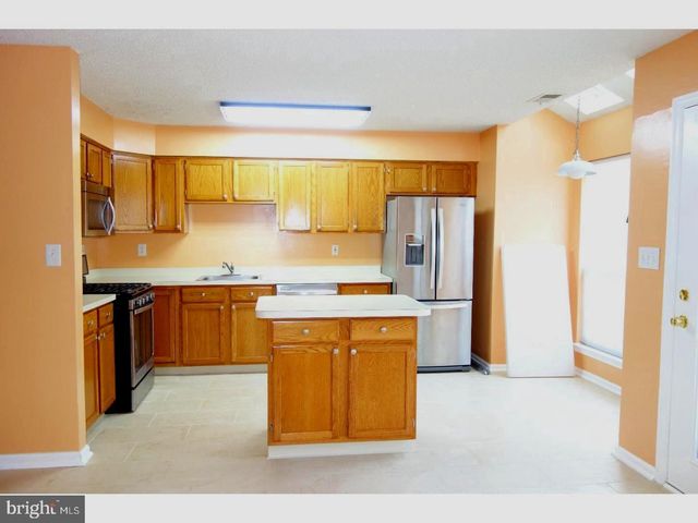 162 SHREWSBURY CT, Pennington, NJ 08534