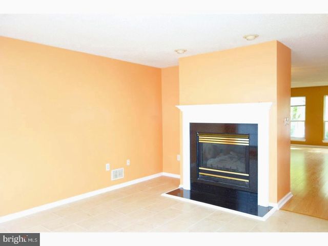 162 SHREWSBURY CT, Pennington, NJ 08534