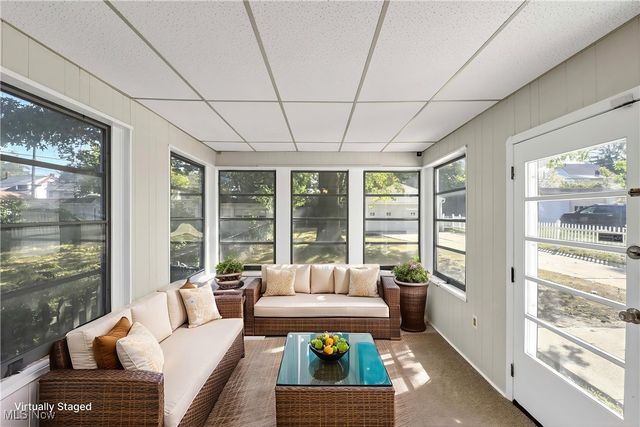 1031 Pennfield Road, Cleveland Heights, OH 44121