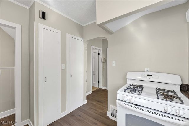 1031 Pennfield Road, Cleveland Heights, OH 44121