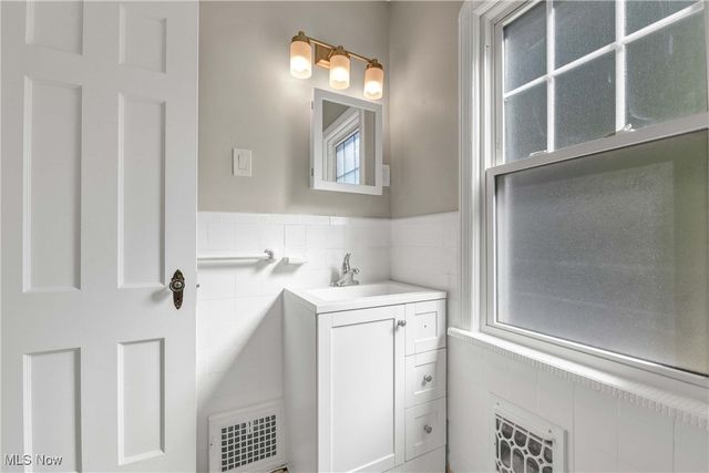 1031 Pennfield Road, Cleveland Heights, OH 44121