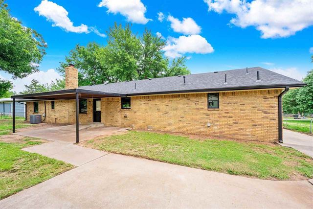 403 E Shields Ave, Fletcher, OK 73541