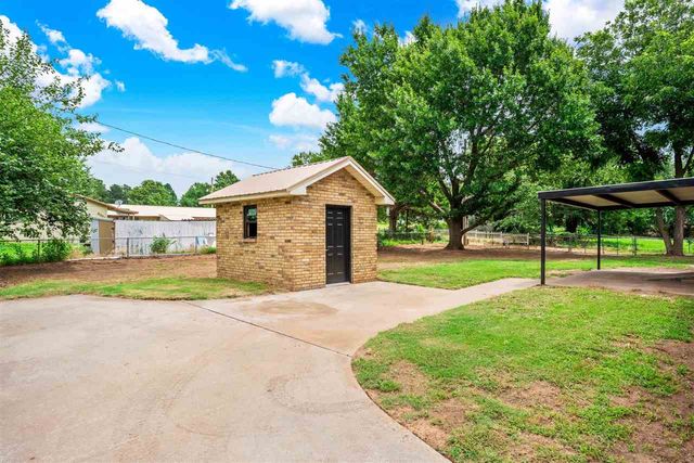 403 E Shields Ave, Fletcher, OK 73541