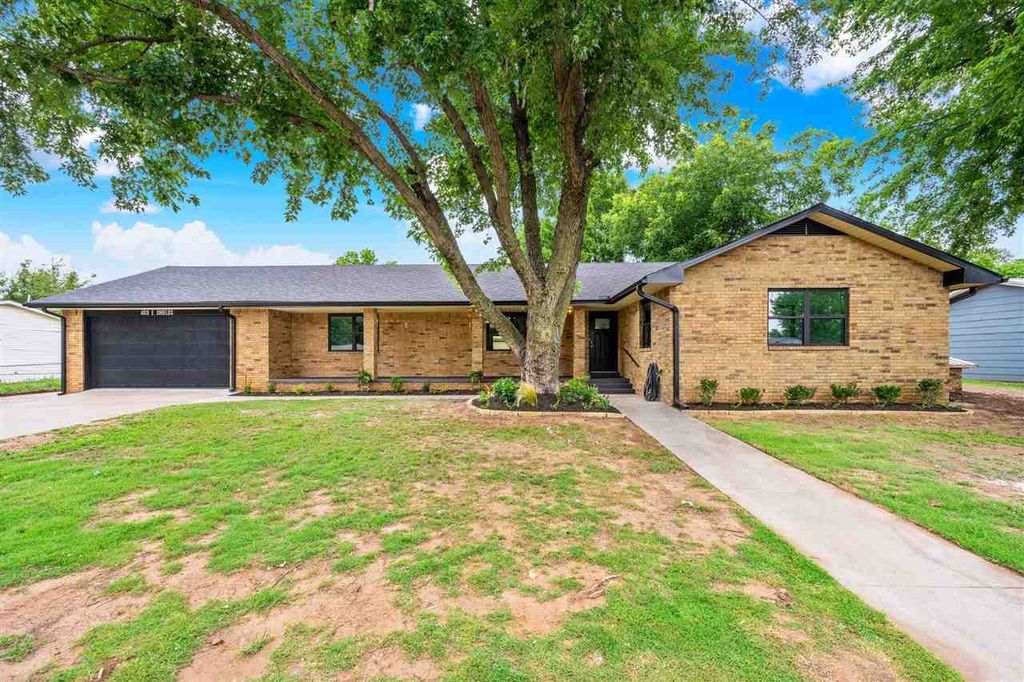 403 E Shields Ave, Fletcher, OK 73541