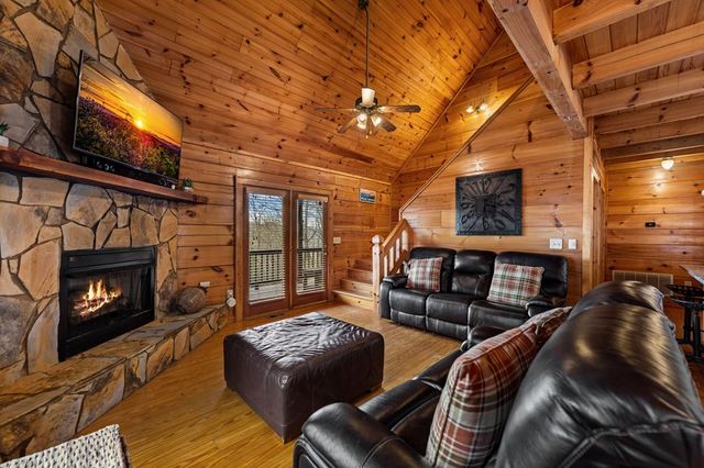 890 Brittney Drive, Blue Ridge, GA 30513