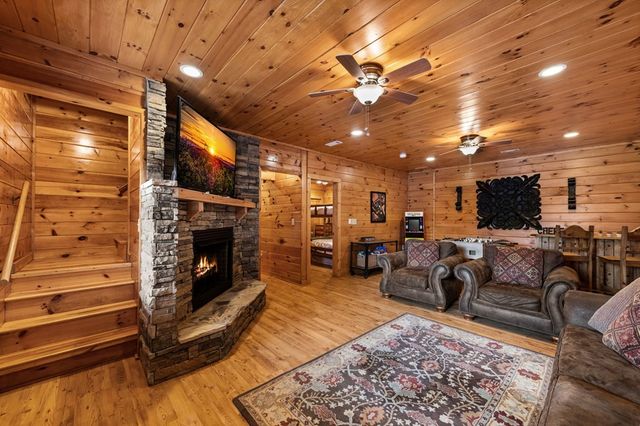 890 Brittney Drive, Blue Ridge, GA 30513