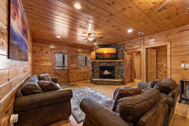 890 Brittney Drive, Blue Ridge, GA 30513