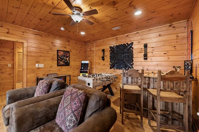 890 Brittney Drive, Blue Ridge, GA 30513