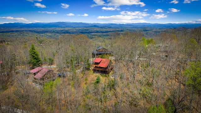 890 Brittney Drive, Blue Ridge, GA 30513