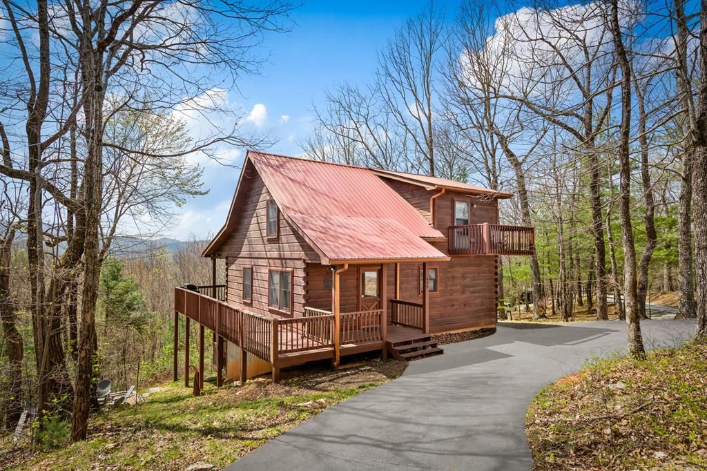 890 Brittney Drive, Blue Ridge, GA 30513