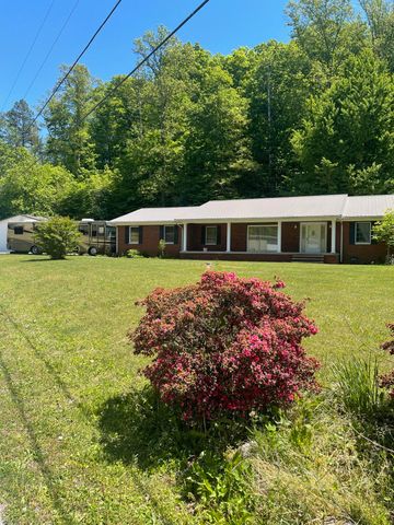 380 Daniels cr, Banner, KY 41603