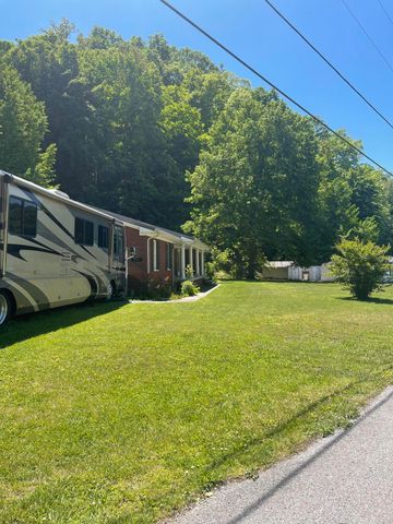 380 Daniels cr, Banner, KY 41603