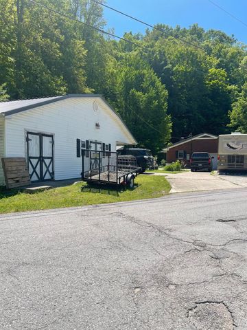 380 Daniels cr, Banner, KY 41603