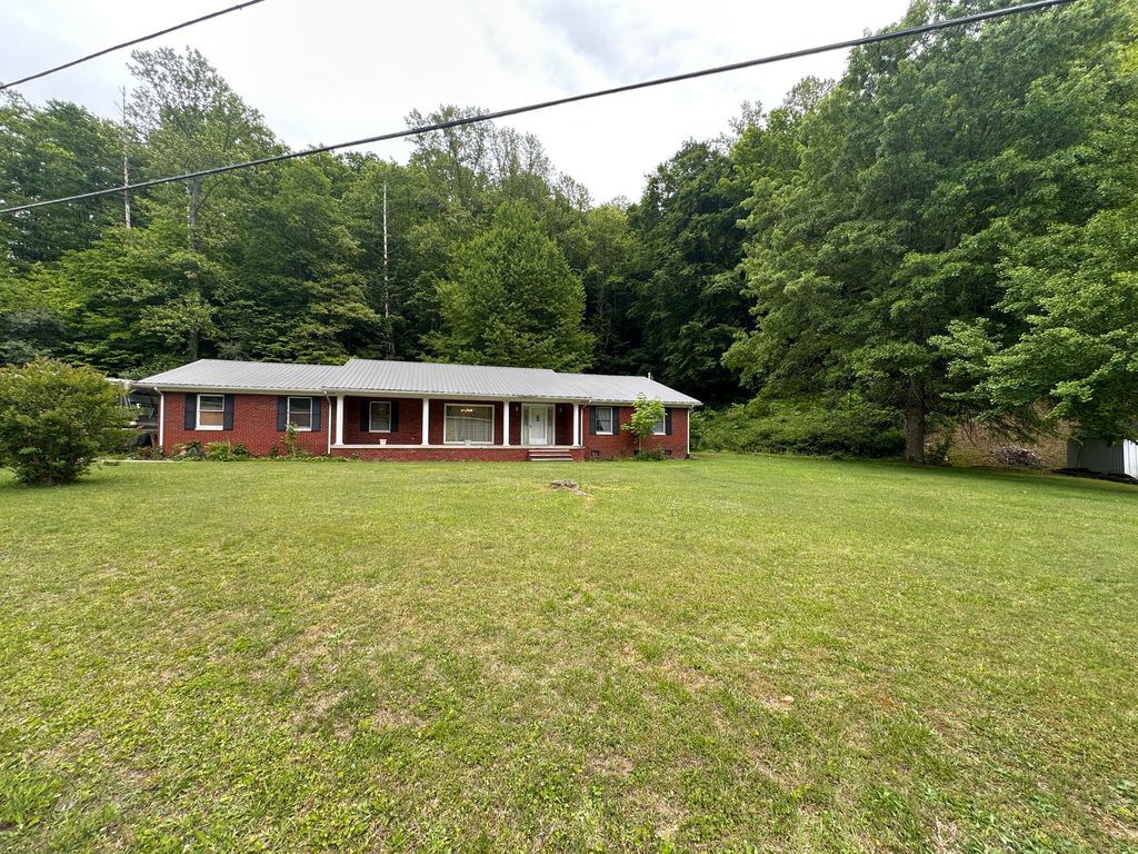 380 Daniels cr, Banner, KY 41603