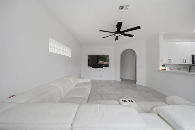 4752 NW 120th Way, Coral Springs, FL 33076