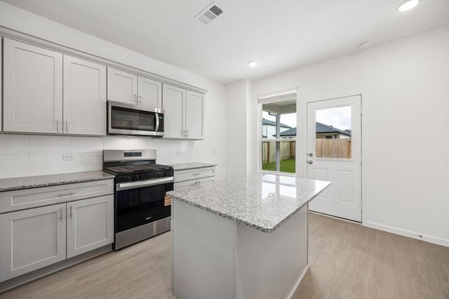 610 Amber Falls Drive, Montgomery, TX 77356