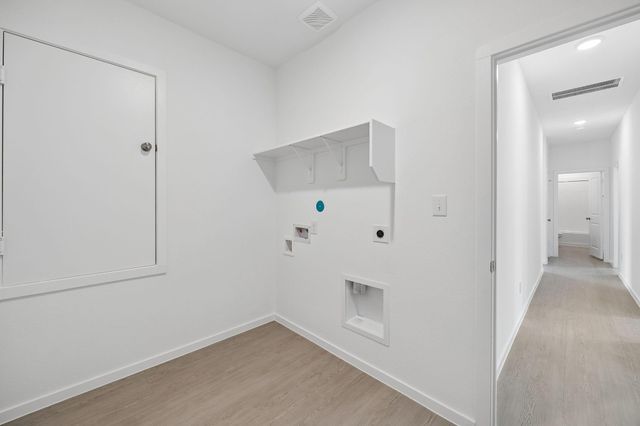 610 Amber Falls Drive, Montgomery, TX 77356