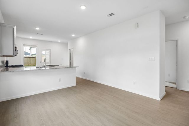 610 Amber Falls Drive, Montgomery, TX 77356