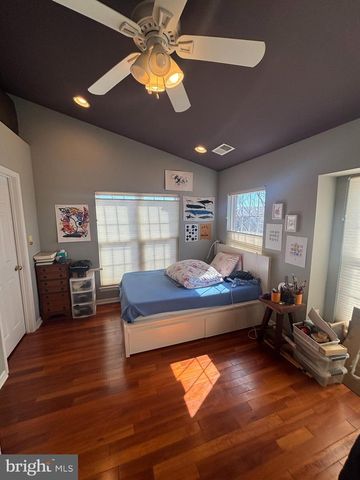 25021 JUSTICE DR, Chantilly, VA 20152