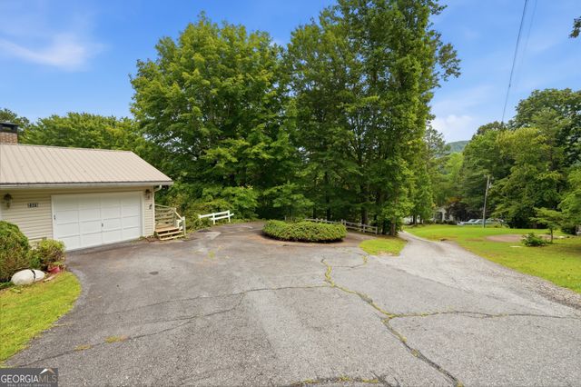 2325 Ridgecrest Circle, Hiawassee, GA 30546