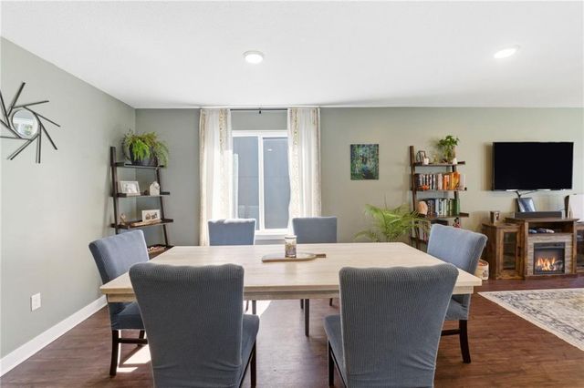 9017 SW 9th Street, Blue Springs, MO 64064