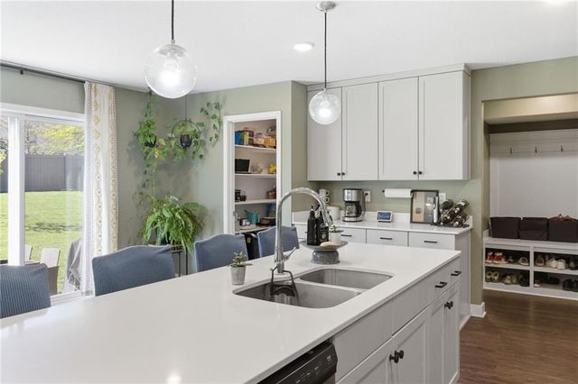 9017 SW 9th Street, Blue Springs, MO 64064