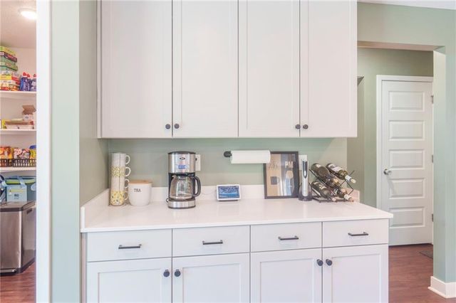 9017 SW 9th Street, Blue Springs, MO 64064