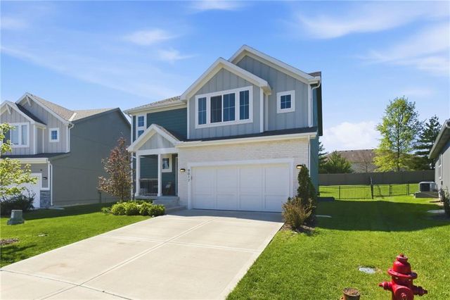 9017 SW 9th Street, Blue Springs, MO 64064