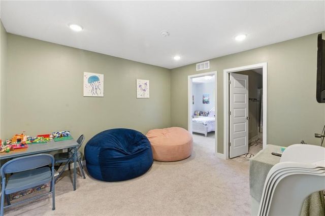 9017 SW 9th Street, Blue Springs, MO 64064